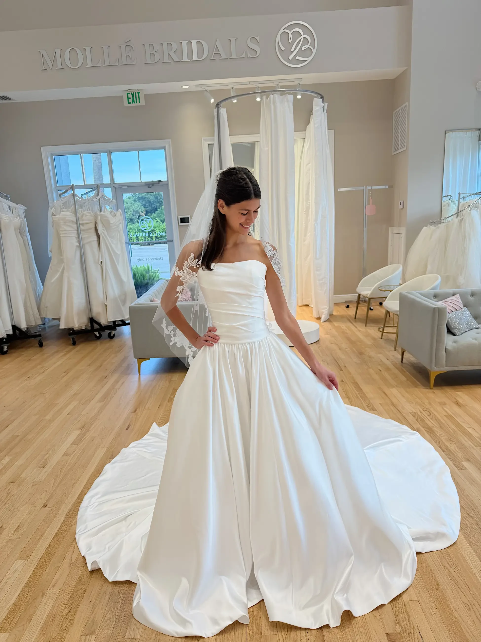 Fall Wedding Dress Trends and Styles Image