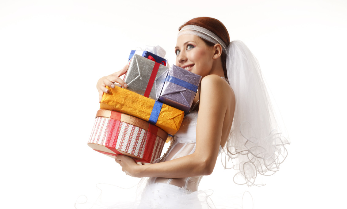 Etiquette for Wedding Gifts: Gifts to Give and How Much to Spend Image