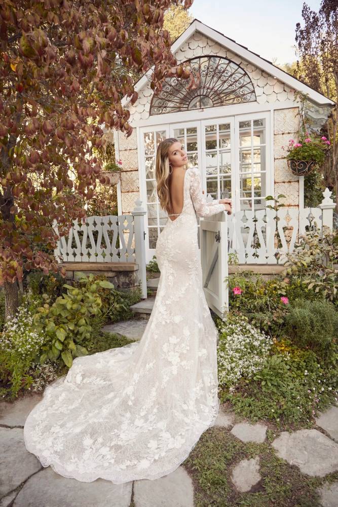 Long-Sleeved Bridal Gowns For Your Winter Wedding Image
